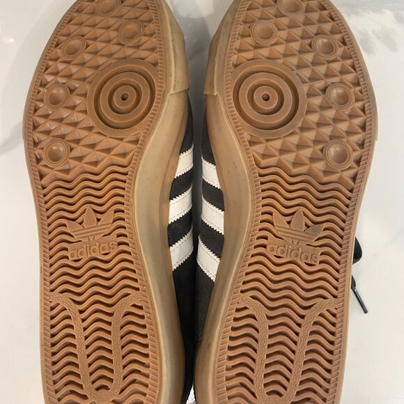 Adidas Matchcourt Shoes Grey / Cloud White / Gum – Men's Size 11 US I Worn Once - Picture 4 of 4